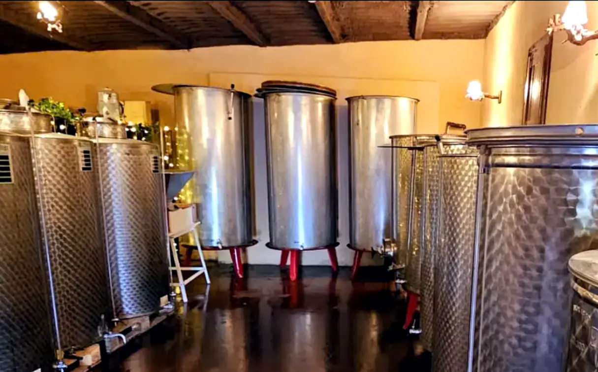 Depósitos de vinificación de la bodega Montsant