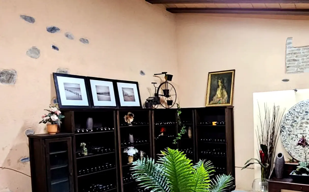 Interior de la bodega Priorat integrada en la finca